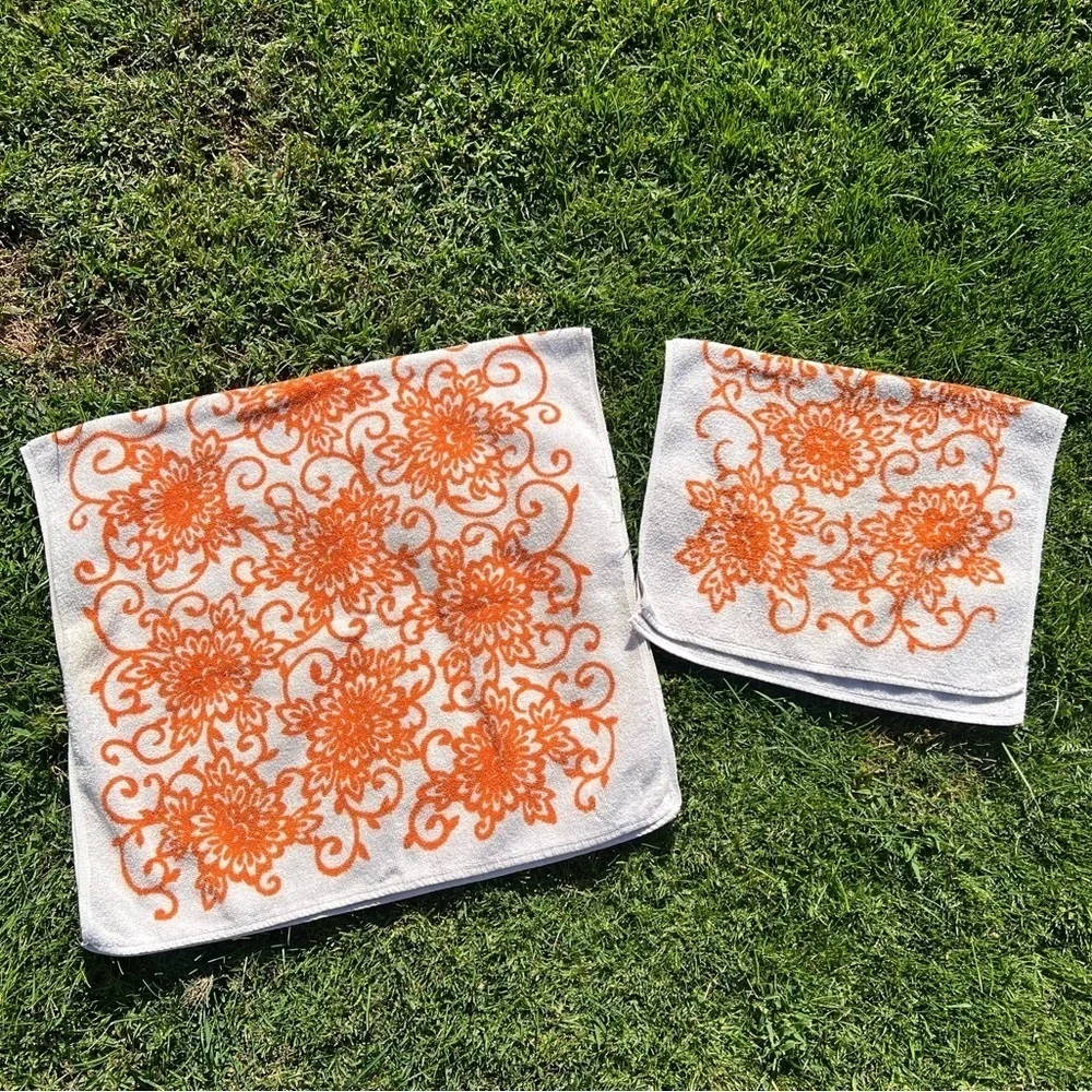 Vintage MCM Screen Prints by Sayco 2 Piece Towel Set White Orange Floral USA